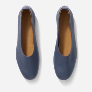 Like new!! Everlane Navy Day Glove Flat